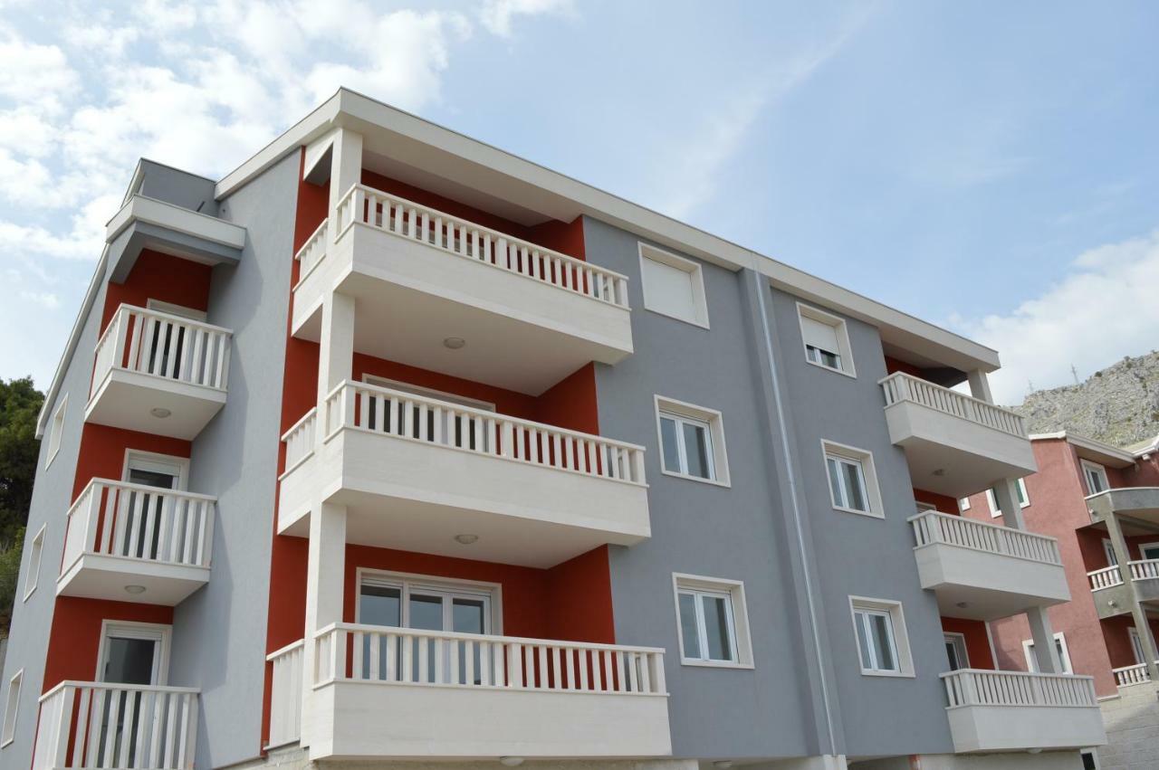 Apartments Bakota 오미스 외부 사진